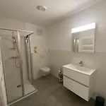 Moderne Apartments Mit Balkon Bergblick & Teilweisem Seeblick Ruhige Lage Im Salzkammergut Nahe Attersee Apartamento Nussdorf am Attersee