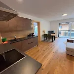 Moderne Apartments Mit Balkon Bergblick & Teilweisem Seeblick Ruhige Lage Im Salzkammergut Nahe Attersee Apartamento Nussdorf am Attersee