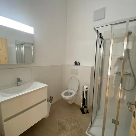 Moderne Am Attersee Dachsteinblick - Ruhige Lage Mit Traumhaften Blick 阿特湖畔的努斯多夫